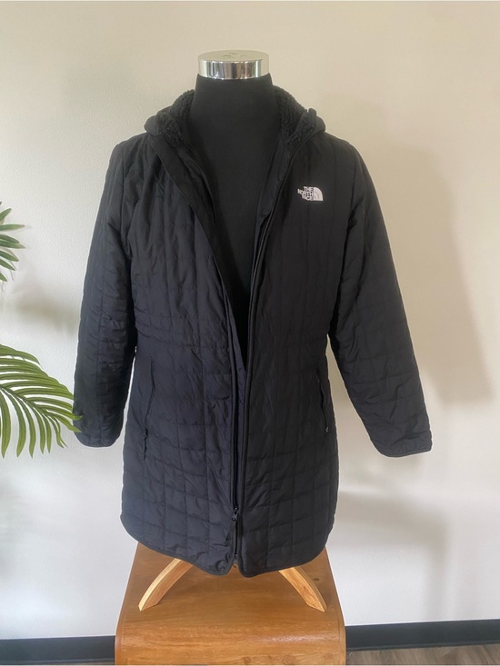 The North Face Jackets & Blazers - The North Face Black Quilted Women’s Hooded Jacket Parka - size Large